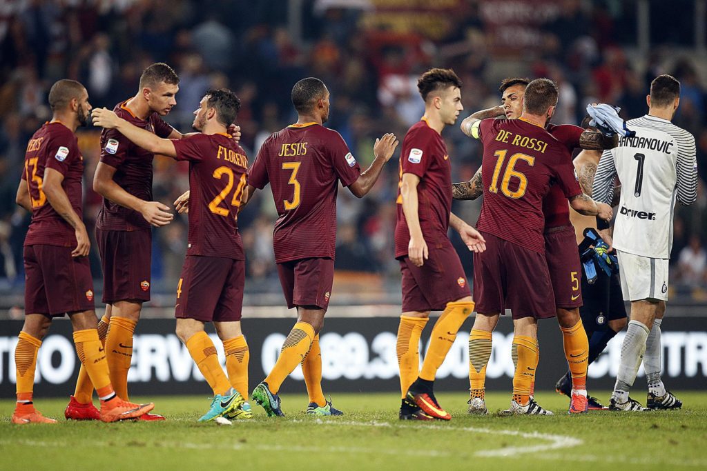 L'esultanza dei giocatori della Roma a fine partita